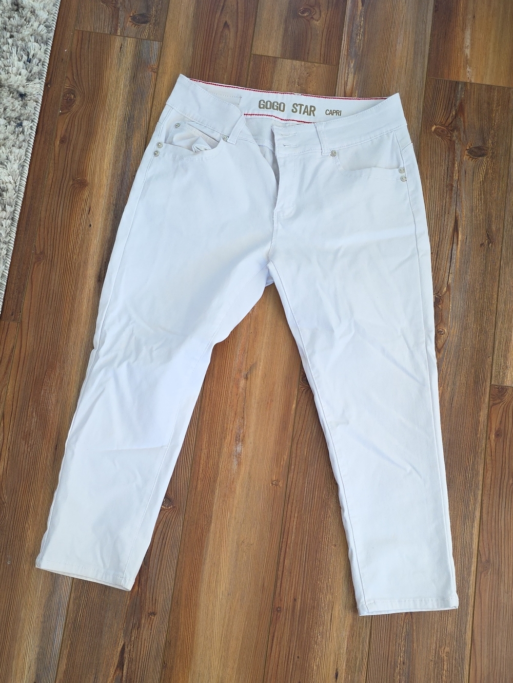 GOGO White Capri Pants